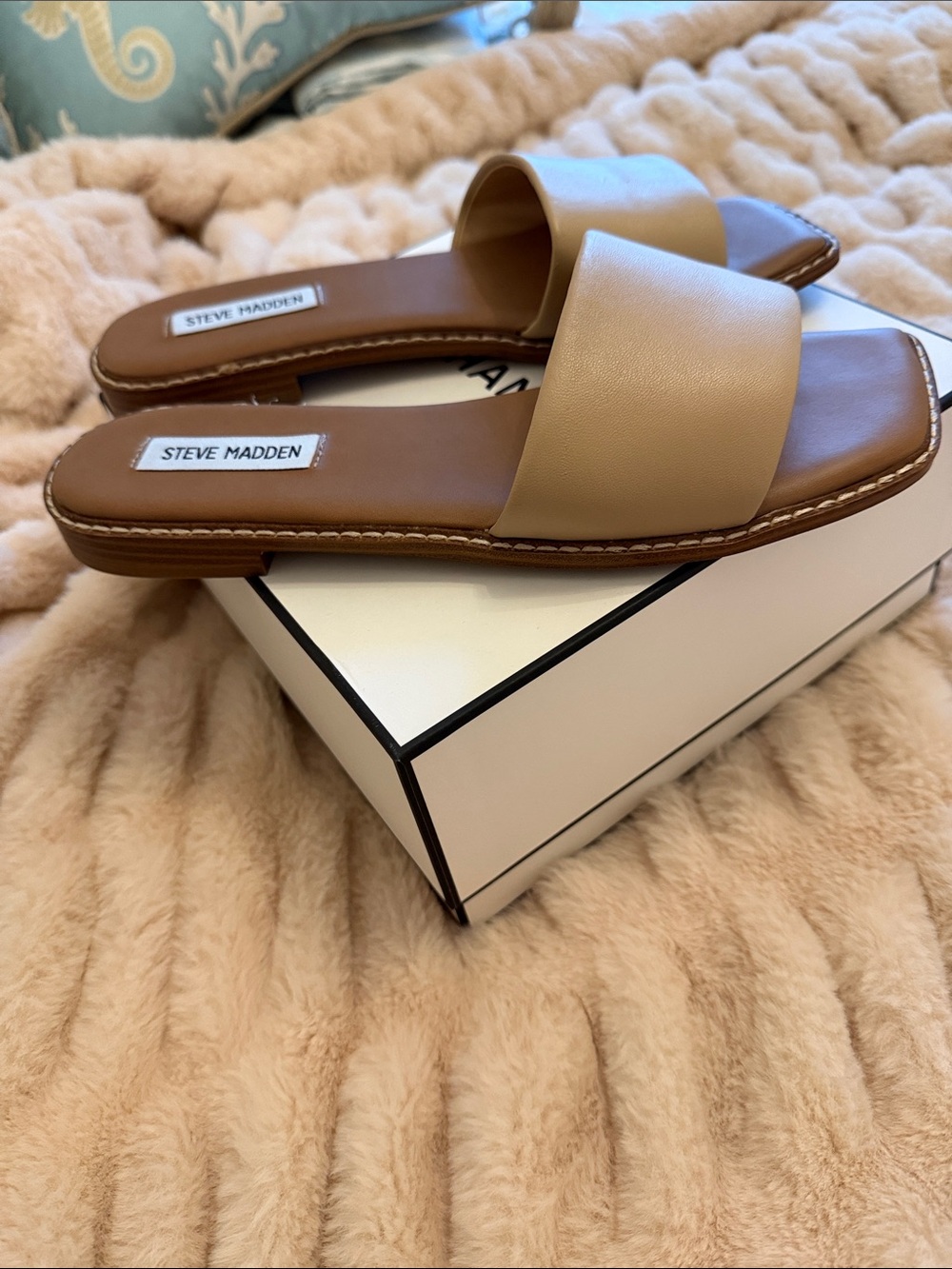 Steve Madden Women’s Tan Slide Sandals Size 8.5 M - Picture 2 of 3